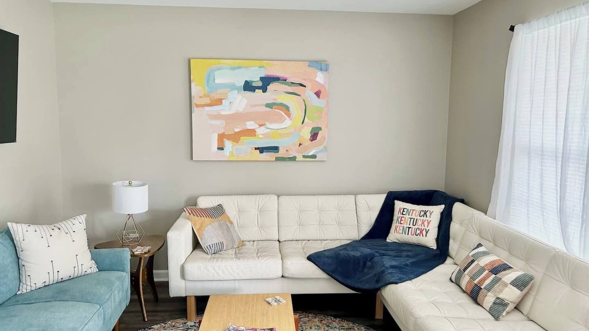 Georgetown House | Sleeps 8. Cozy Bungalow in Downtown Georgetown