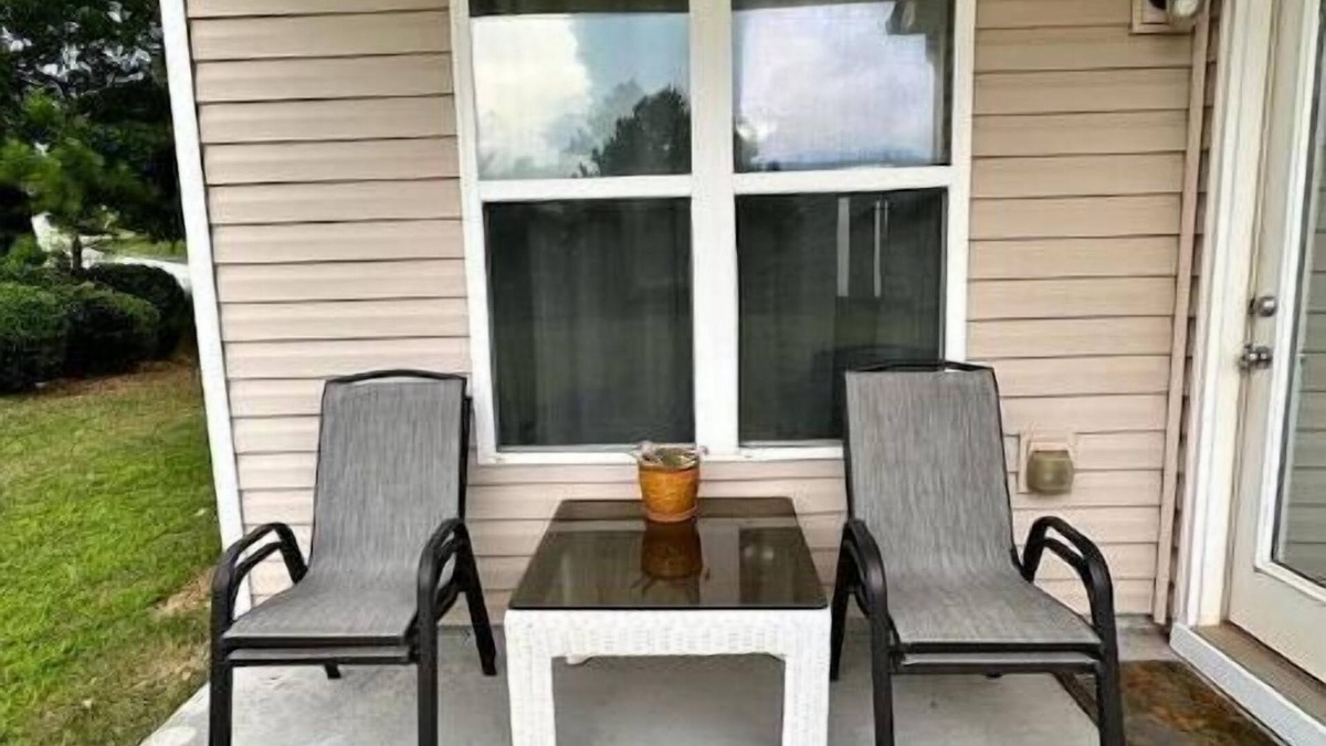 Douglasville House | Sleeps 8: King sized bed - Home away from home, yet close to everything!