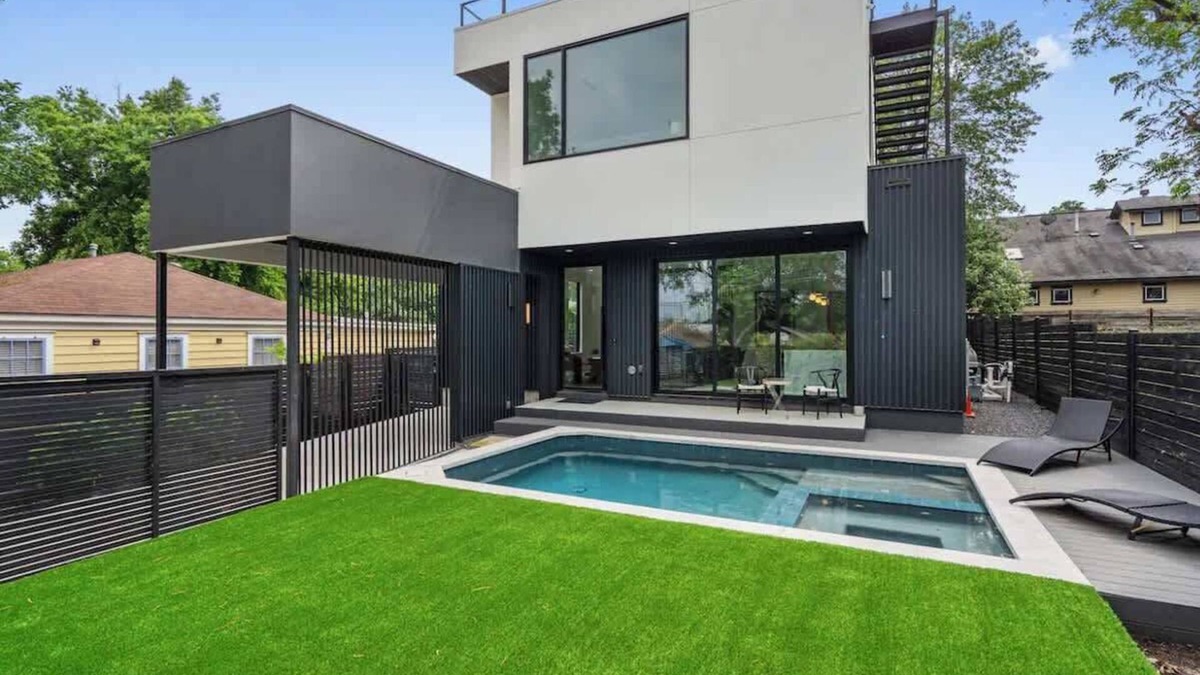 Barton Heights House | Sleeps 8-Luxury Home near Zilker