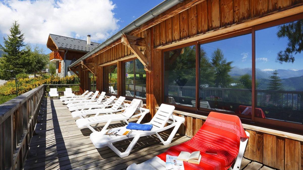 La Toussuire Condo | Sleeps 8! Mountain Adventure + FREE Shuttles
