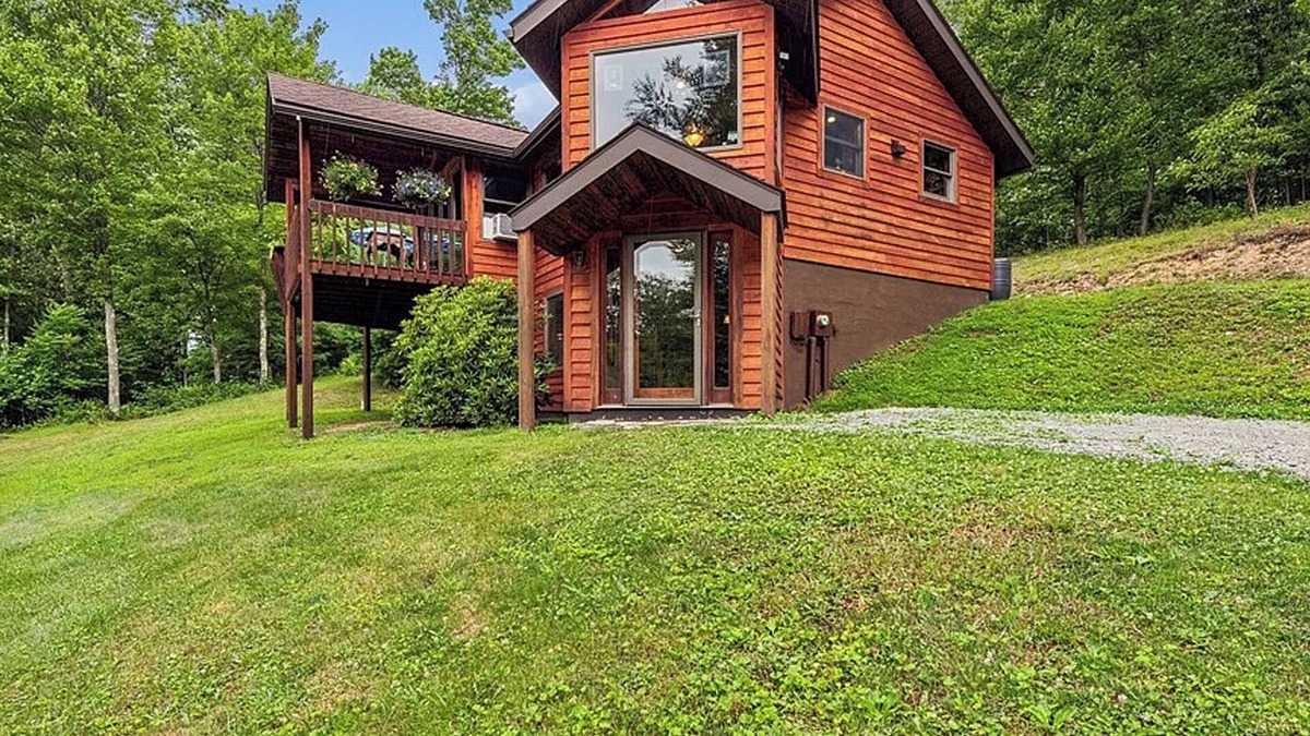 Champion Cabin | Sleeps 8/Mountain Lodge~Seven Springs!