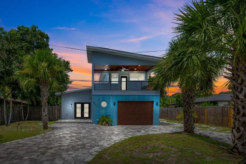 Indian Beach Sapphire Shores House | Sleeps 8 Pool Dog Friendly 6 Miles to Beach