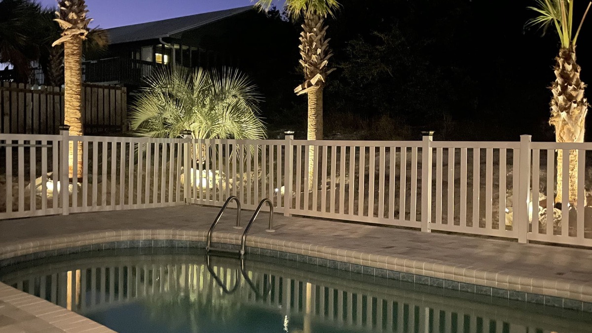 East End House | SLEEPS 8, VIEWS , 2 KING MASTERS, DOG FRIENDLY, PRIVATE POOL