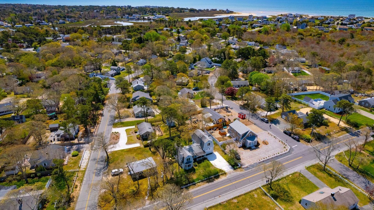 West Dennis House | Sleeps 9 Beach House in West Dennis .5 Miles To Nantucket Sound Beaches Dogs Wel