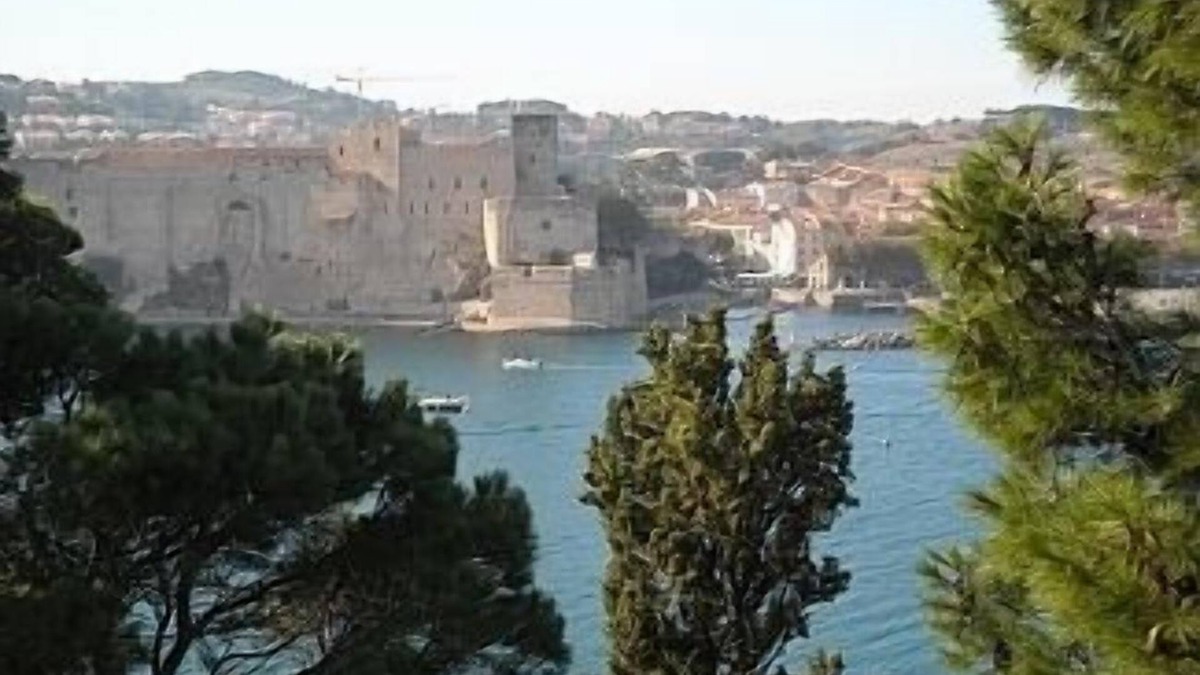 Embres-et-Castelmaure House | Sleeps 9 Village House, Private Pool, 30 mns to beach
