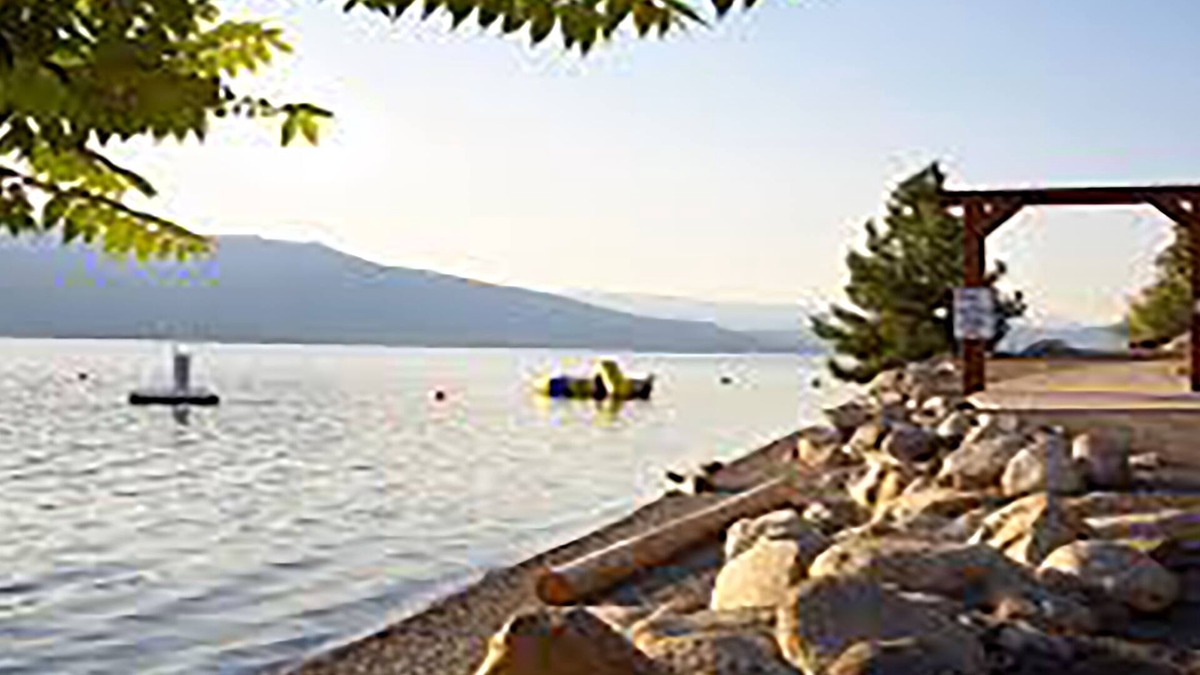 Central Okanagan Villa | Sleeps max 8 Partial View of the Okanagan lake, Kelowna BC