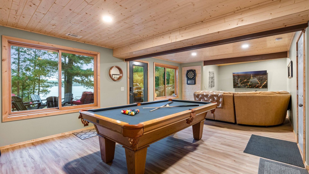 Motley Cabin | Sleeps up to 14. Stunning and spacious log cabin within 30 min of Brainerd.