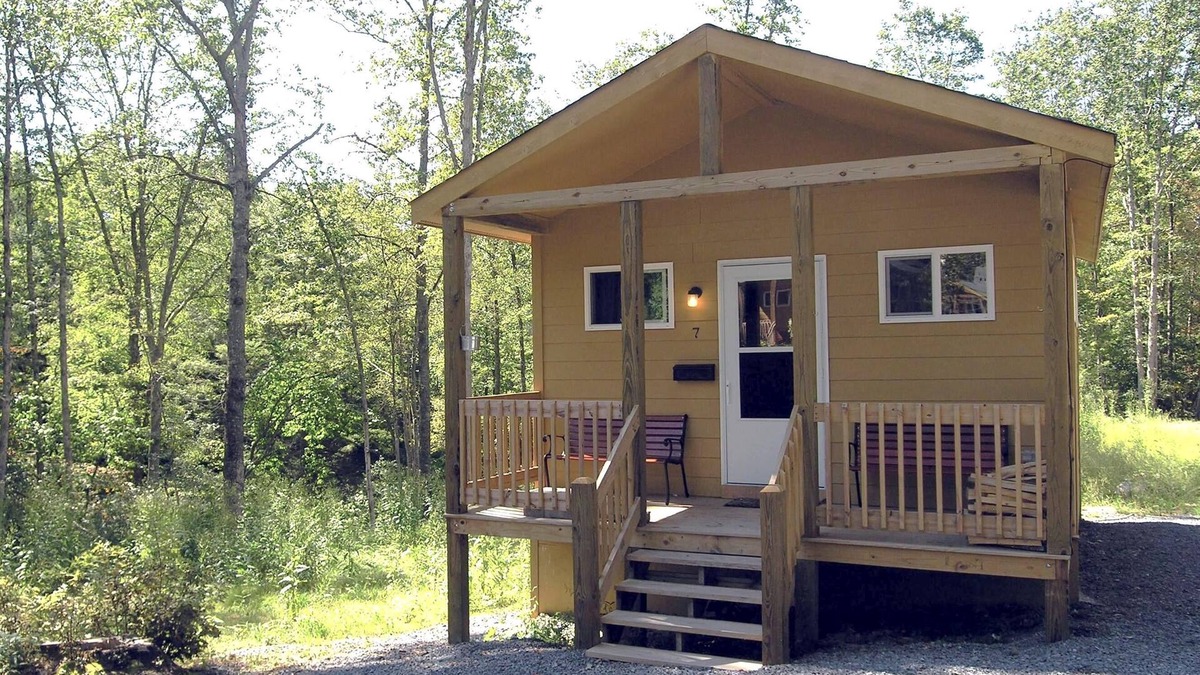 Fayetteville Hotel | Sleeps up to 4, kitchenette, full bathroom, air conditioned/heated, free WiFi
