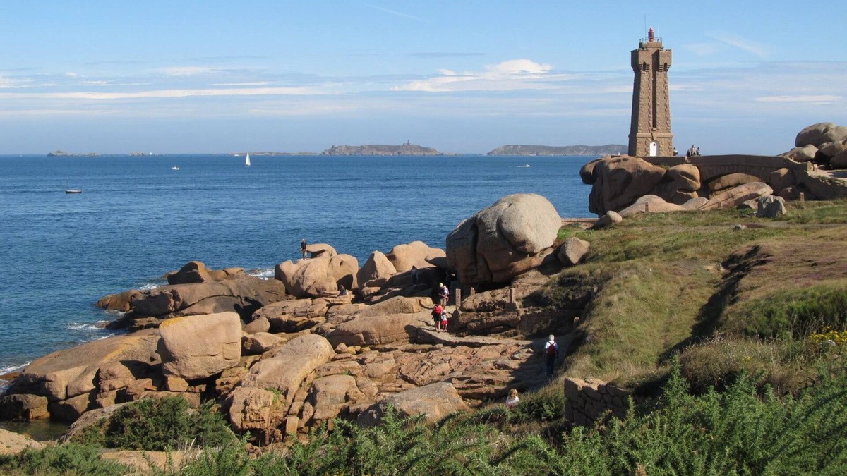 Perros-Guirec House | Sleeps up to 45 in Ploumanac'h