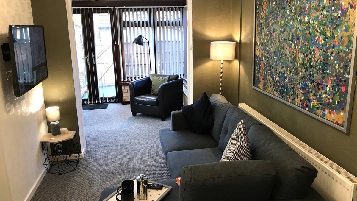 Preston House | Sleeps up to 7, Parking, Office, Preston Nr M6/M65