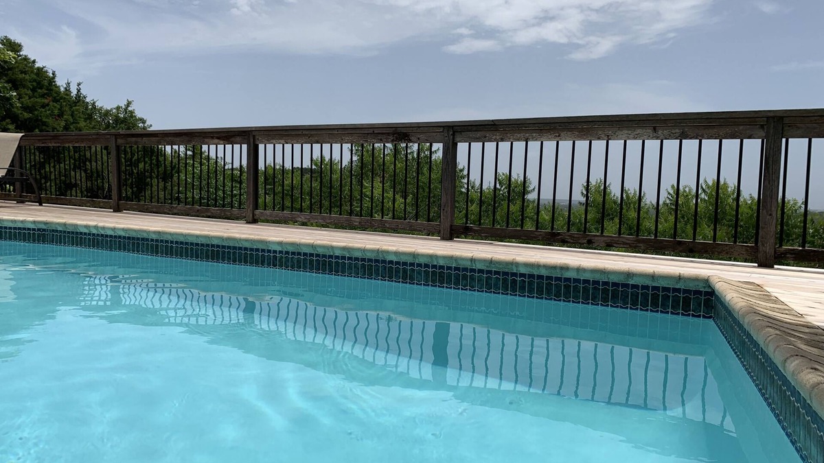 Lost Creek House | Sleeps10-Beautiful Views, Secluded, Heated Pool, Fireplace, Very Comfy 5 Bedroom