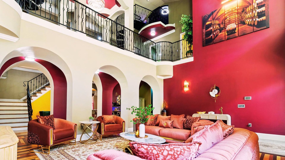 Frankfort House | Sleeps18~7500SqFt~Bourbon Trial~Creek~Sauna~Hot Tub~Themed Spaces~Luxe Amenities