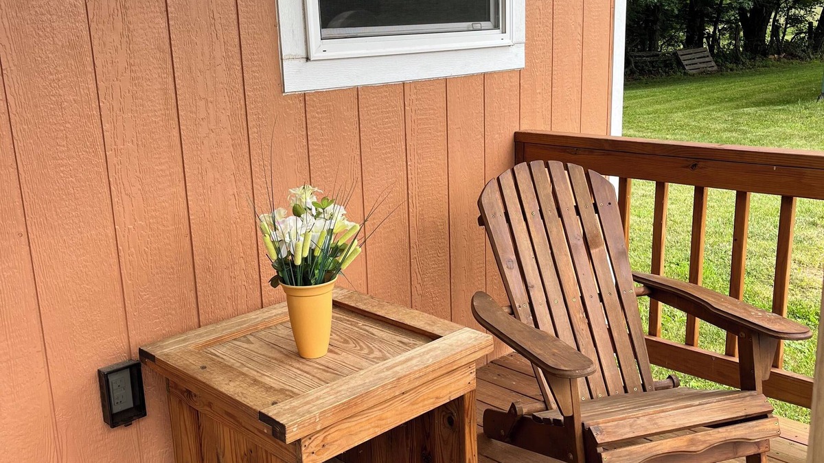 Floyd Cabin | Sleepy Bear #1. One Bedroom Cabin on the Blue Ridge Parkway in Floyd VA