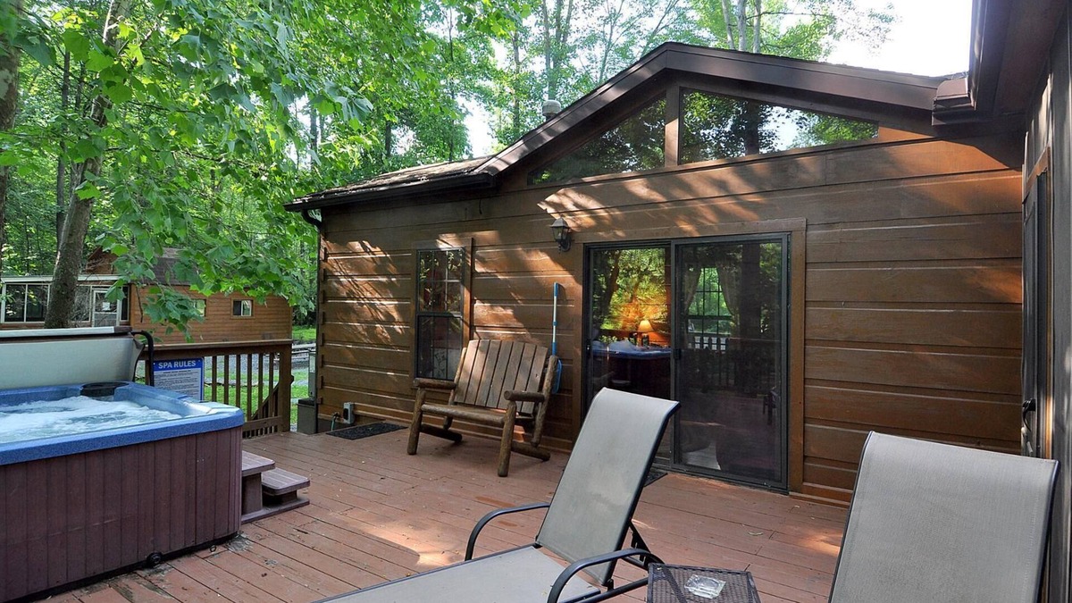 Berkeley Springs Cabin | Sleepy Creek - Creekside Escape