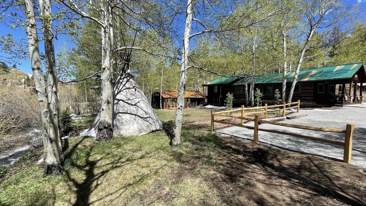 Allenspark Cabin | Sleepy Hollow @ Ferncliff- with Hot Tub and Steam Showers