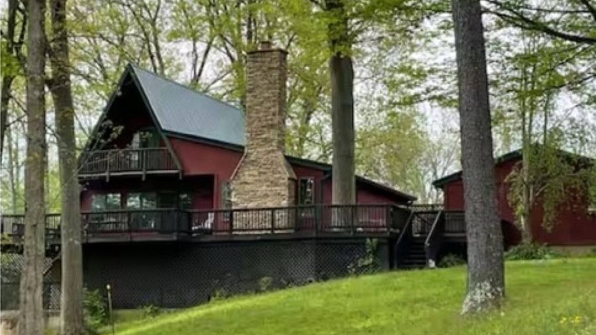Hillsboro Cabin | Sleepy Hollow Large 4 Bedroom Lakefront House in Rocky Fork Lake