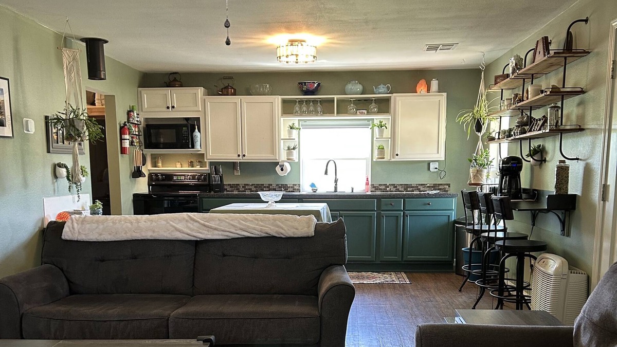 Moodys House | Sleepy River Haven, 1 mi. from the river, next to multiple float resorts.