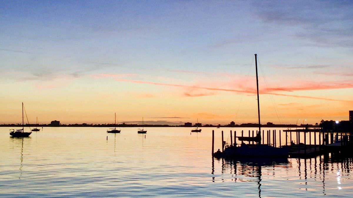 Gulfport Cottage | Sleepy Seahorsezzz at Beachrelaxmore -110 yards to the beach! Cute as a button!