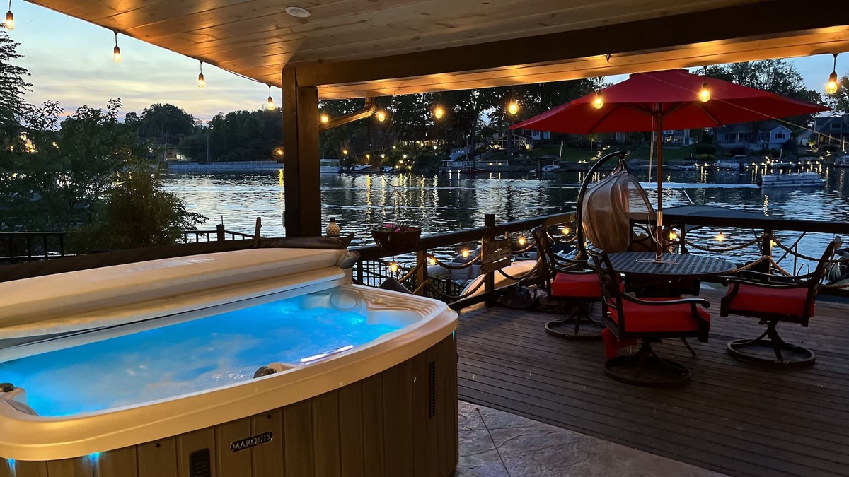 Portage Lakes Cottage | SLICE OF HEAVEN lake front cottage with HOTTUB, fire pit, kayaks & Dog friendly!