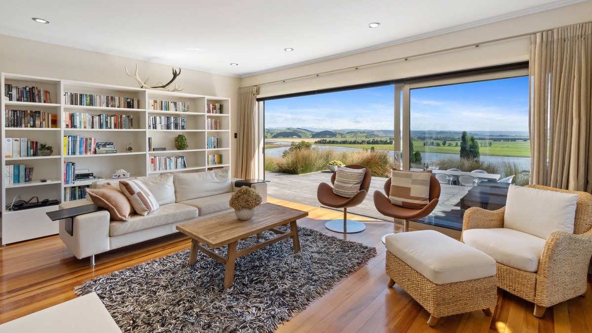 Poraiti House | Slice of Heaven - Napier Holiday Home