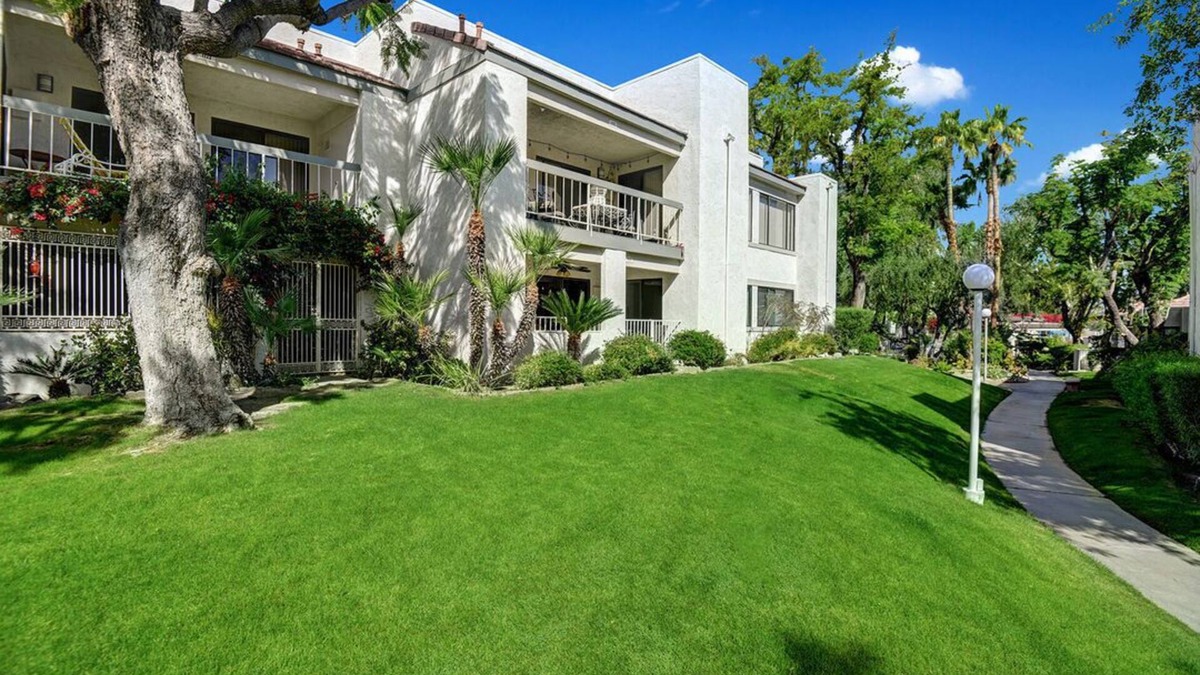 Racquet Club Estates Condo | Slice of Paradise