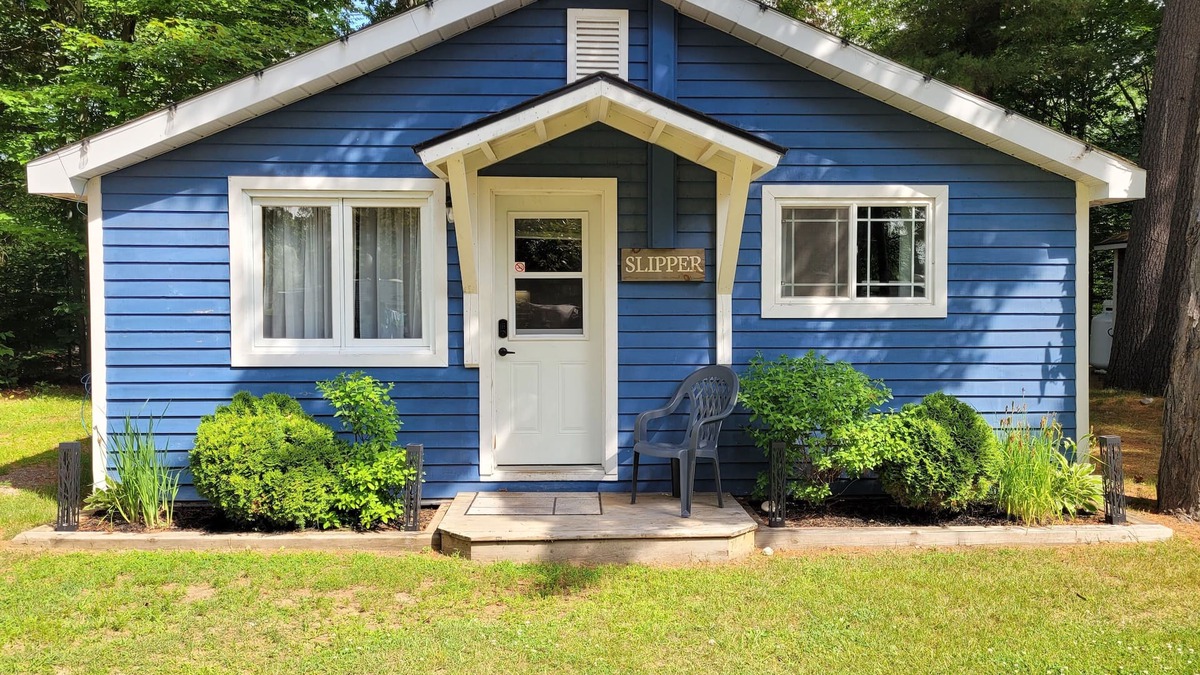 Petawawa Cabin | Slipper Inn Cabin at Pine Ridge Park