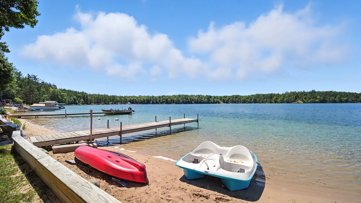 Wolverine House | Sliver of Paradise - Autumn Colors & Lakefront Comfort Await