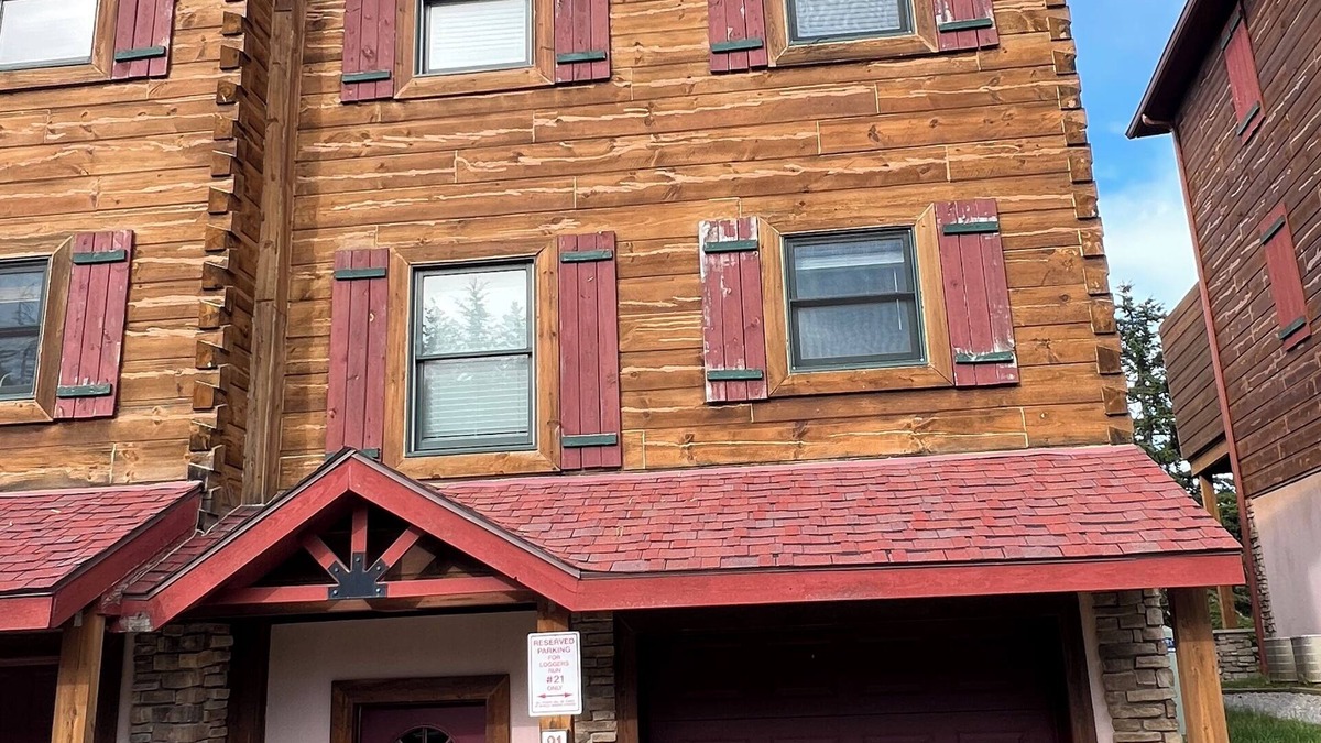 Snowshoe Ski Chalet | Slope-side Villa Ski-in/Ski-Out at Loggers Run 21