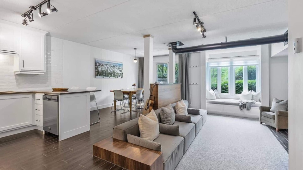 The Blue Mountains Condo | Slope View Chalet - Walk to the Village/Patio