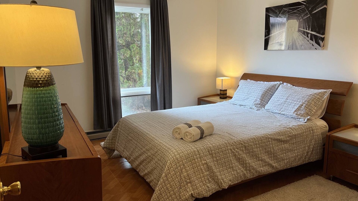 Hunter Condo | Slopeside Condo with indoor fireplace