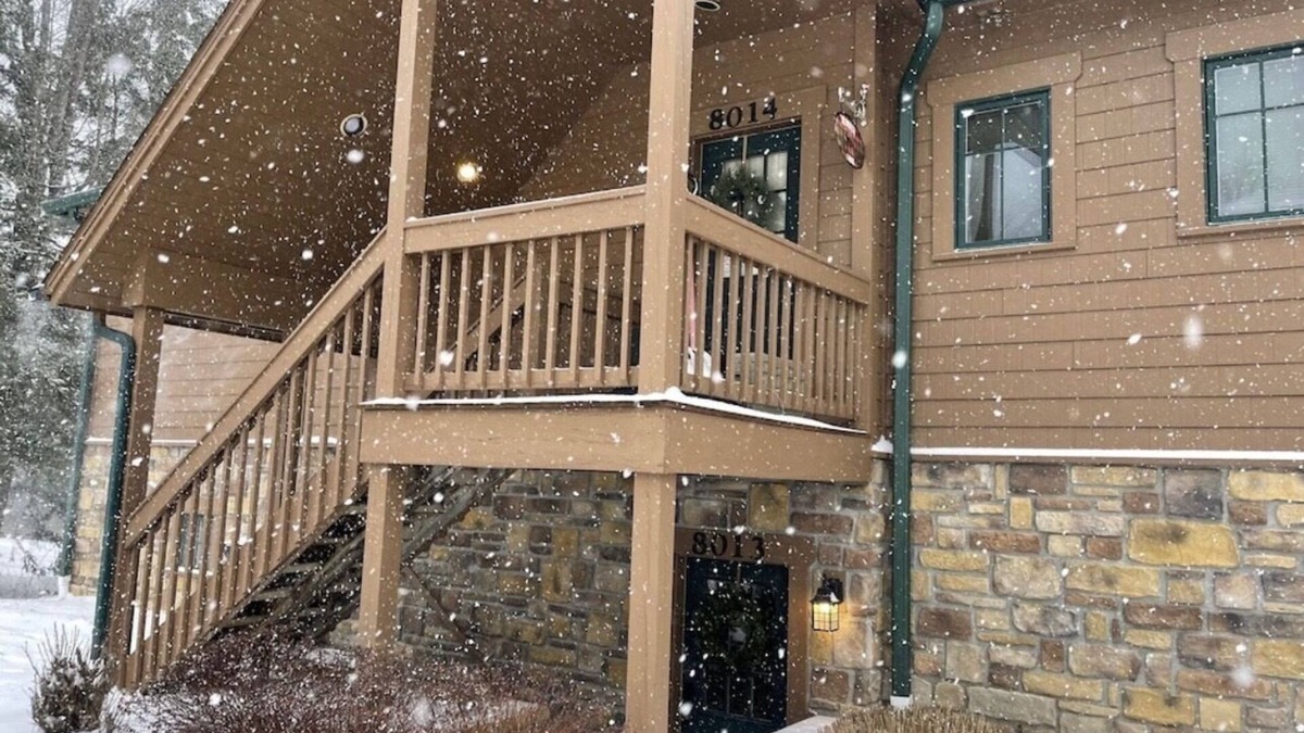Clymer Condo | Slopeside, ski-in, ski-out condo-perfectly set along run 24 at Peek'n'Peek!