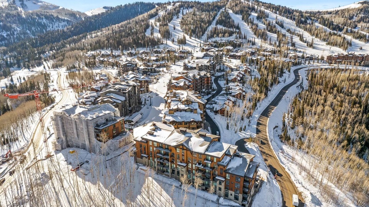 Empire Pass Condo | Slopeside Studio Condo in Empire Pass with Mountain Views, On-Site Hot Tub
