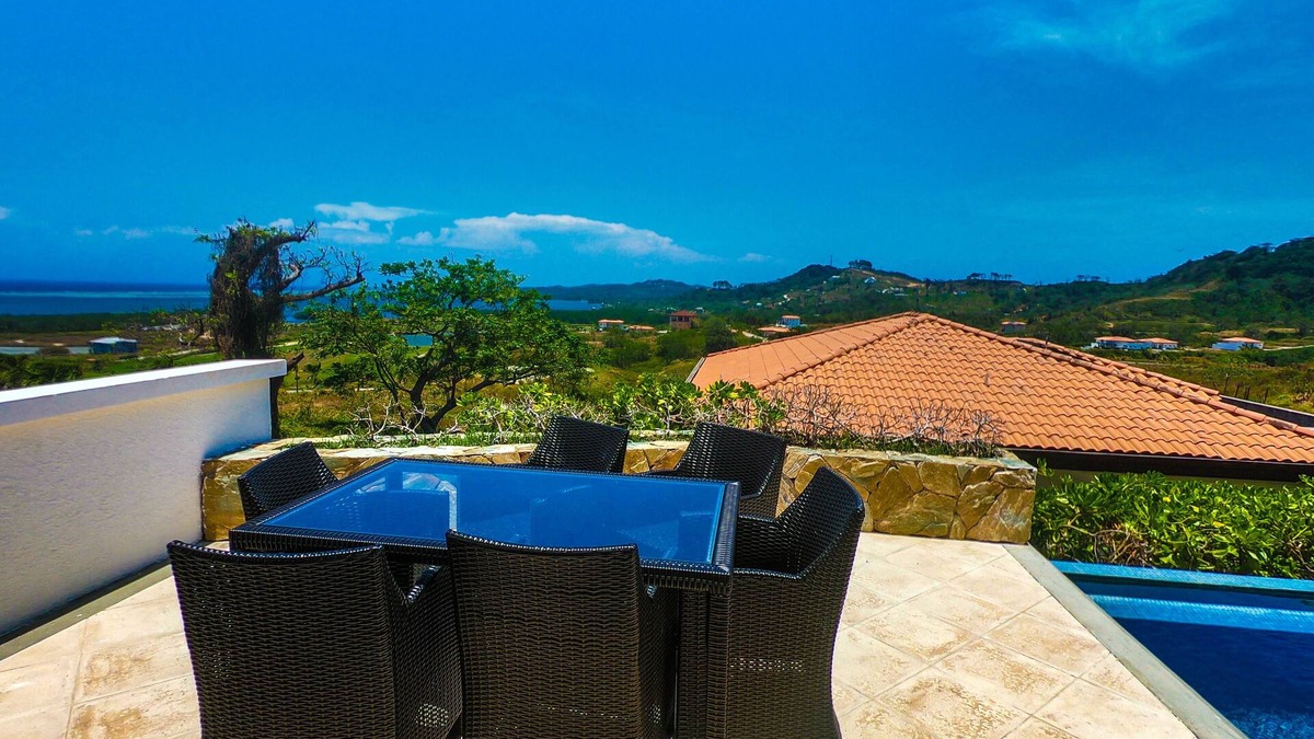 Pristine Bay House | "SLOW M’OCEAN VIEWS" Golf Course & Resort
