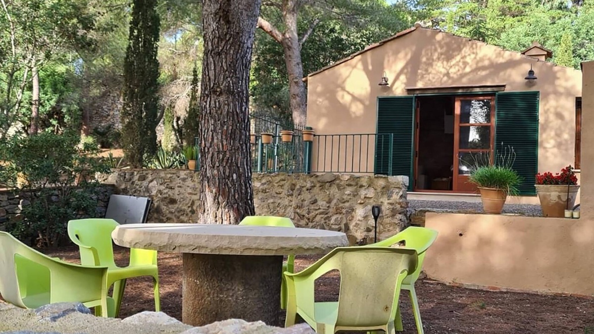 Valls Apartment | Small and comfortable independent house. Spacious private garden.3 km Valls
