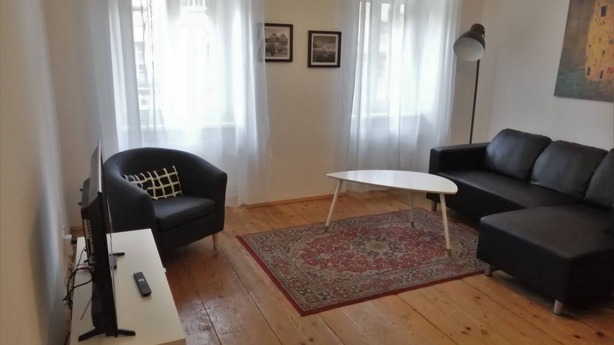 Funfhaus Apartment | small apartment: close to the subway, quiet courtyard