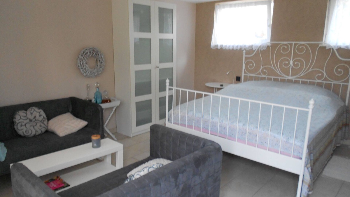 Keskastel Apartment | Small apartment with a separate entrance,