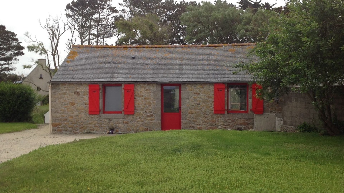 Lampaul-Plouarzel Cottage | Small Breton house 2 steps from the sea with terrace and large garden.