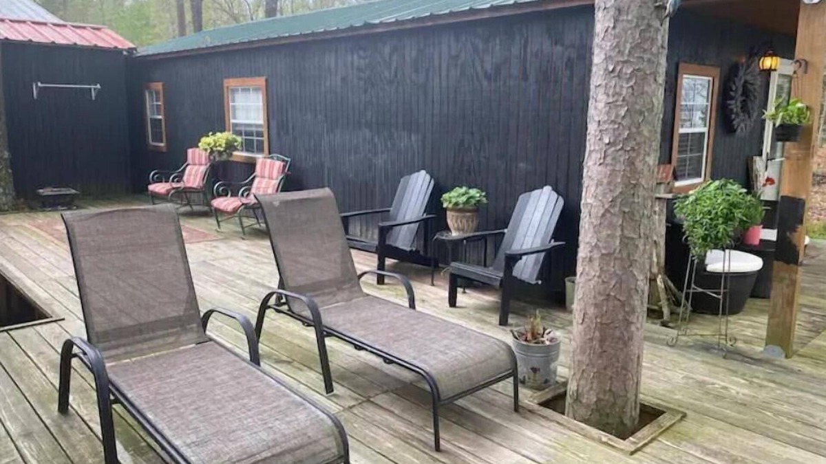 Russellville Cabin | Small cabin right on the lake !