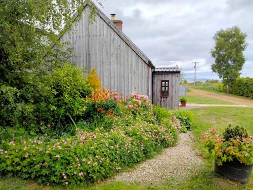 Cromarty Firth Apartment | Small cosy bothy