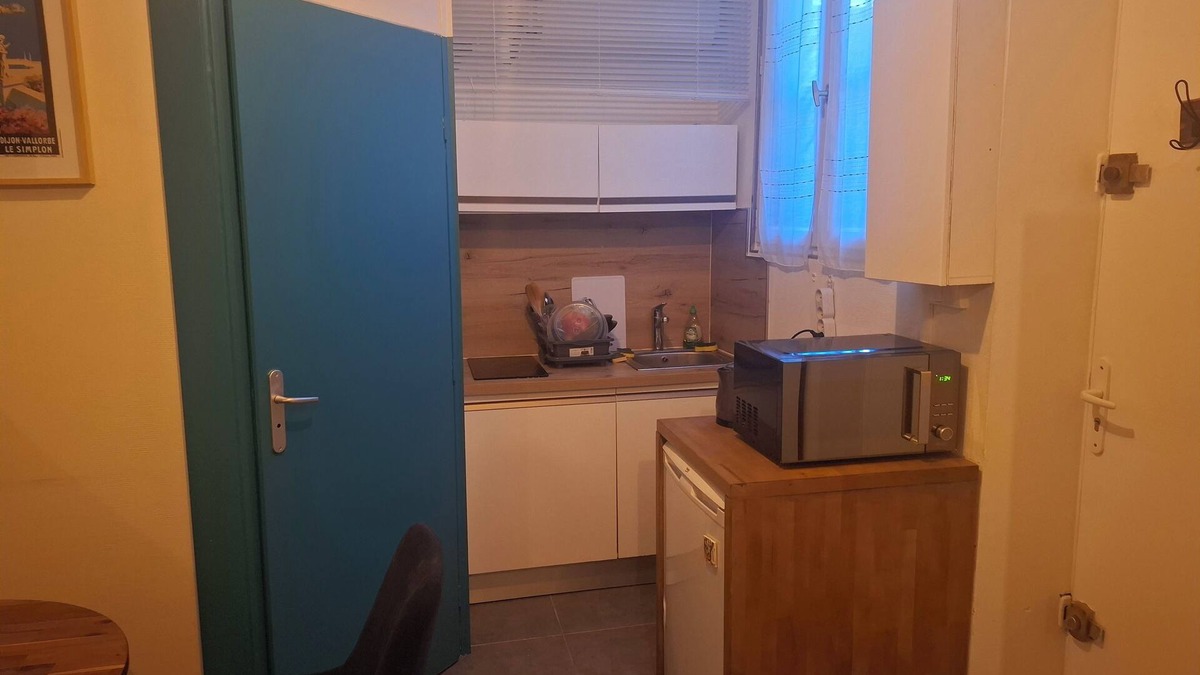 Quartier Chorier-Berriat Apartment | Small, cosy studio near all amenities in central Grenoble