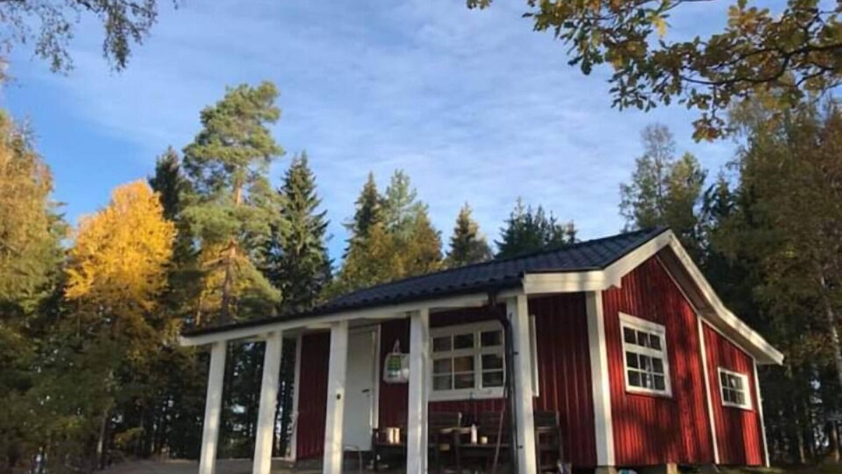 Varnamo Municipality Cottage | Small cottage with 20 m to Lake Hindsen
