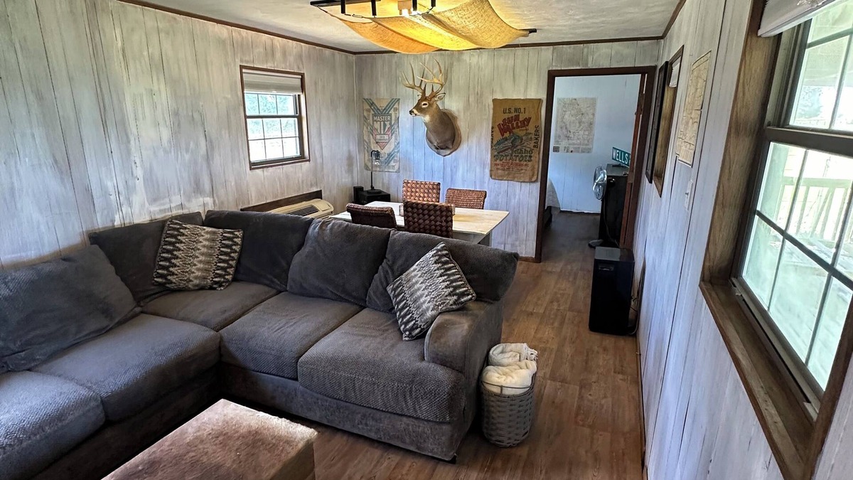Sneads House | Small Country Home on Private FarmnIn City Limits of Sneads