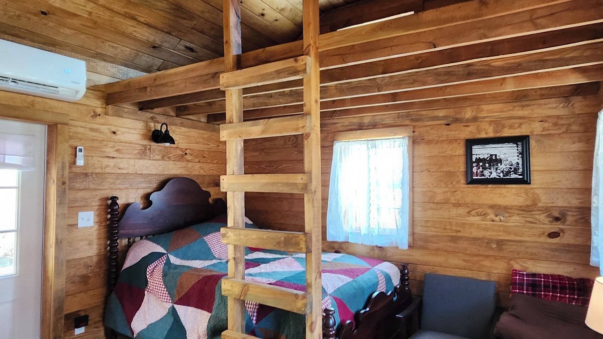 Smith Cabin | Small Cozy Cabin in the heart of the Appalachian Mountains