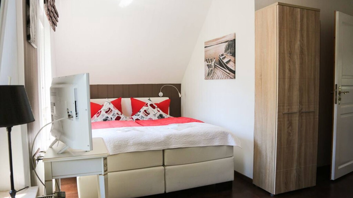 Buckow Ski Chalet | Small and very individual chalet with a special charm right on the lake.