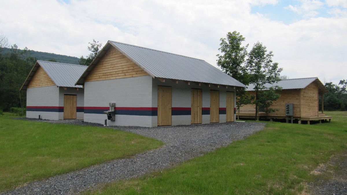 Port Matilda Cabin | Small Family Suite