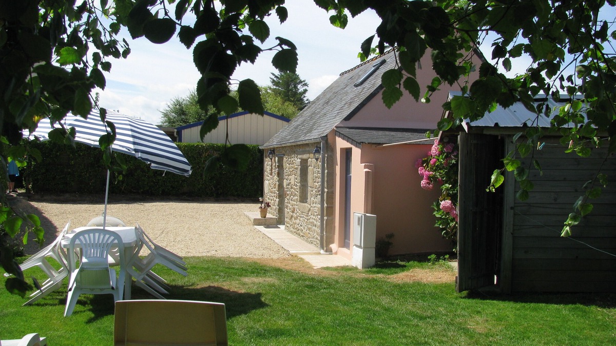 Kerlouet House | Small fisherman's cottage with enclosed garden 800 m from sandy beaches