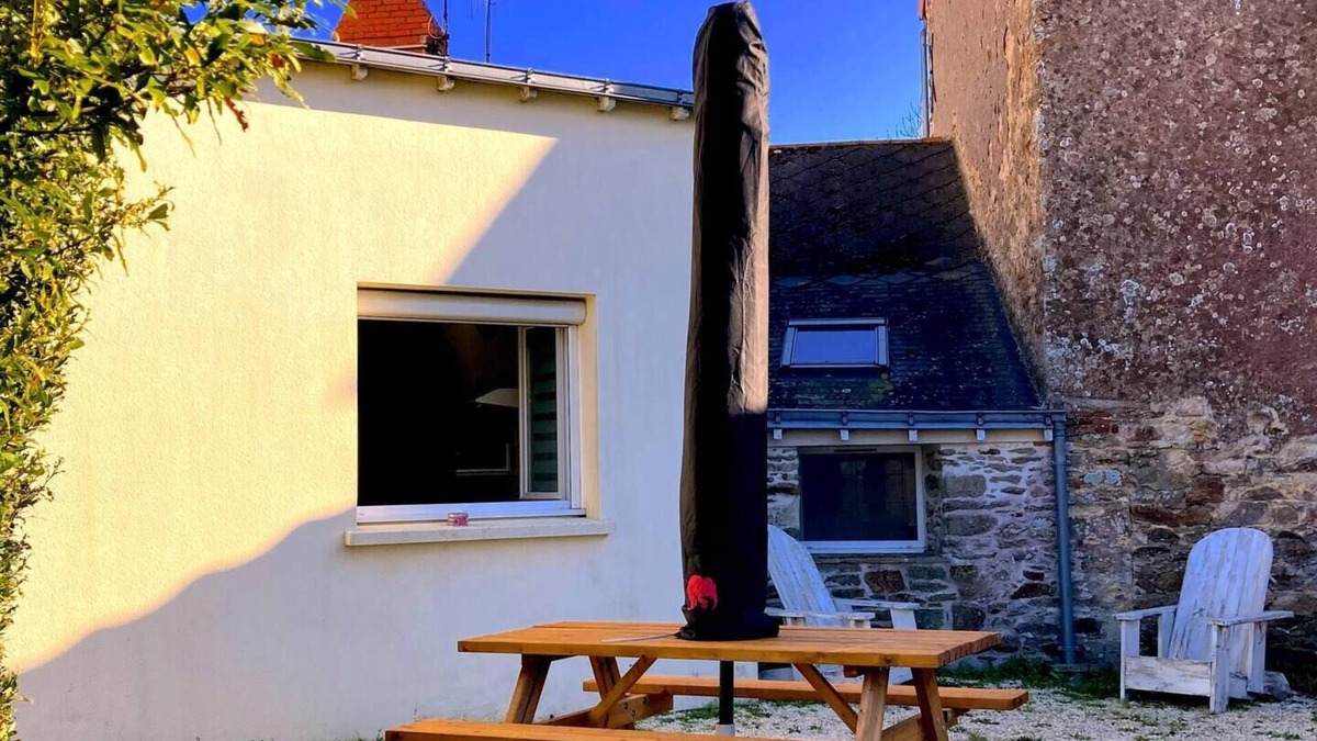 Saint-Etienne-de-Montluc House | SMALL HOUSE WITH LARGE GARDEN