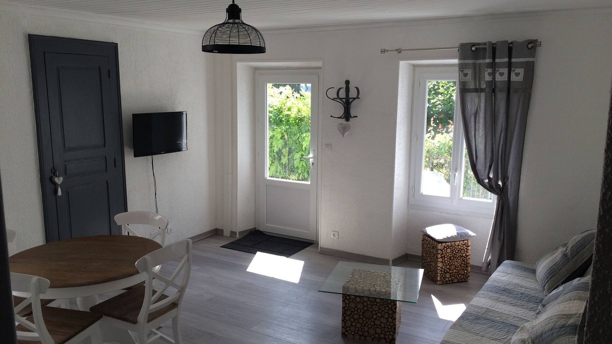 Mercury House | Small house "cozy haven of peace in the mountains"
