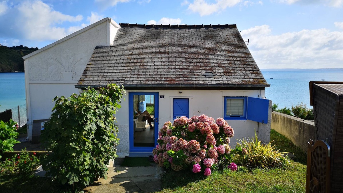 Plerin House | Small house facing the sea, exceptional view of the bay, like on a boat