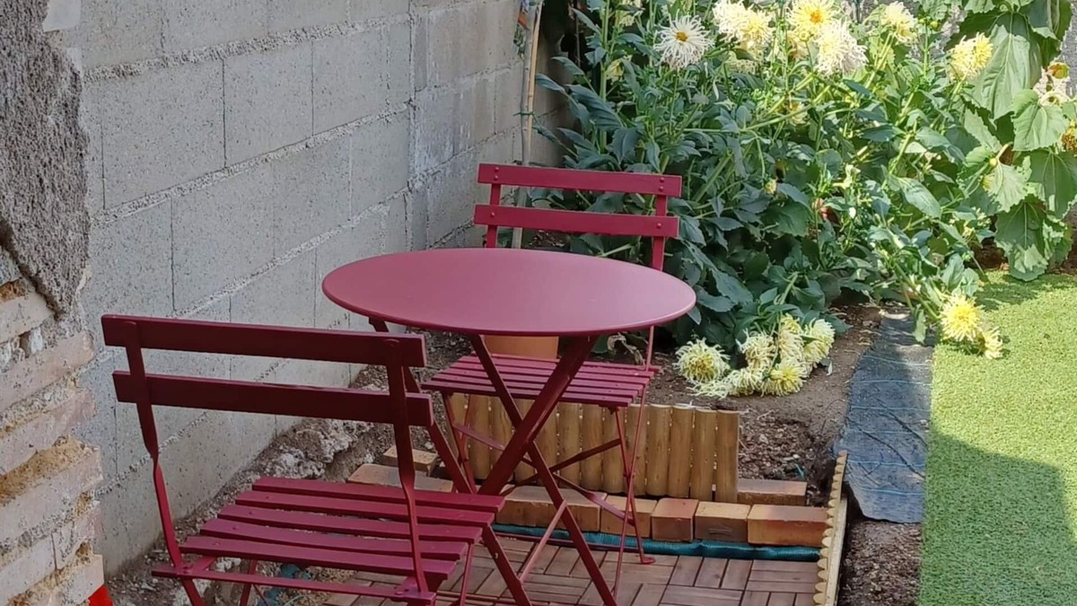 Chateau-Renault House | Small house in a quiet garden